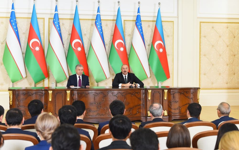 Prezident İlham Əliyev və Şavkat Mirziyoyev mətbuata bəyanatlarla çıxış ediblər (FOTO)