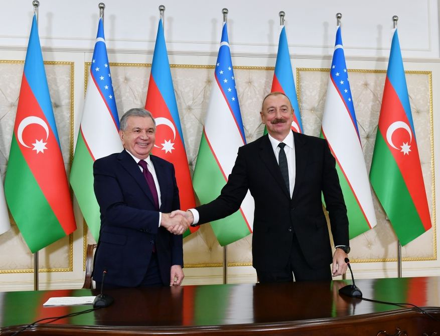 Prezident İlham Əliyev və Şavkat Mirziyoyev mətbuata bəyanatlarla çıxış ediblər (FOTO)