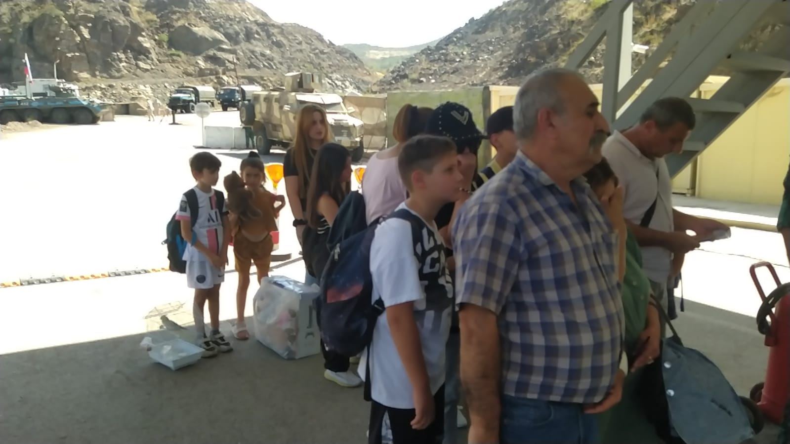 Армянские жители Карабаха в очередной раз беспрепятственно пересекли ППП "Лачин" (ФОТО/ВИДЕО)