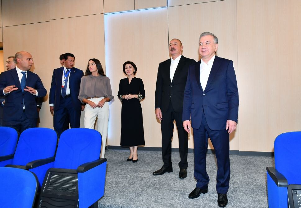 Prezident İlham Əliyev, Birinci xanım Mehriban Əliyeva və Şavkat Mirziyoyev, xanımı Ziroatxon Mirziyoyeva Füzulidə orta məktəbin açılışında iştirak ediblər (YENİLƏNİB) (FOTO/VİDEO)