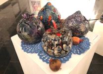 Творческие женщины Азербайджана представили выставку изделий ручной работы (ФОТО)