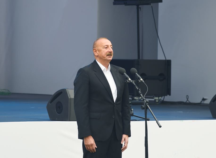 Президент Ильхам Алиев: Свое пятидесятилетие я отметил с лачинцами в Агджабеди, а 60-летие - в Шуше