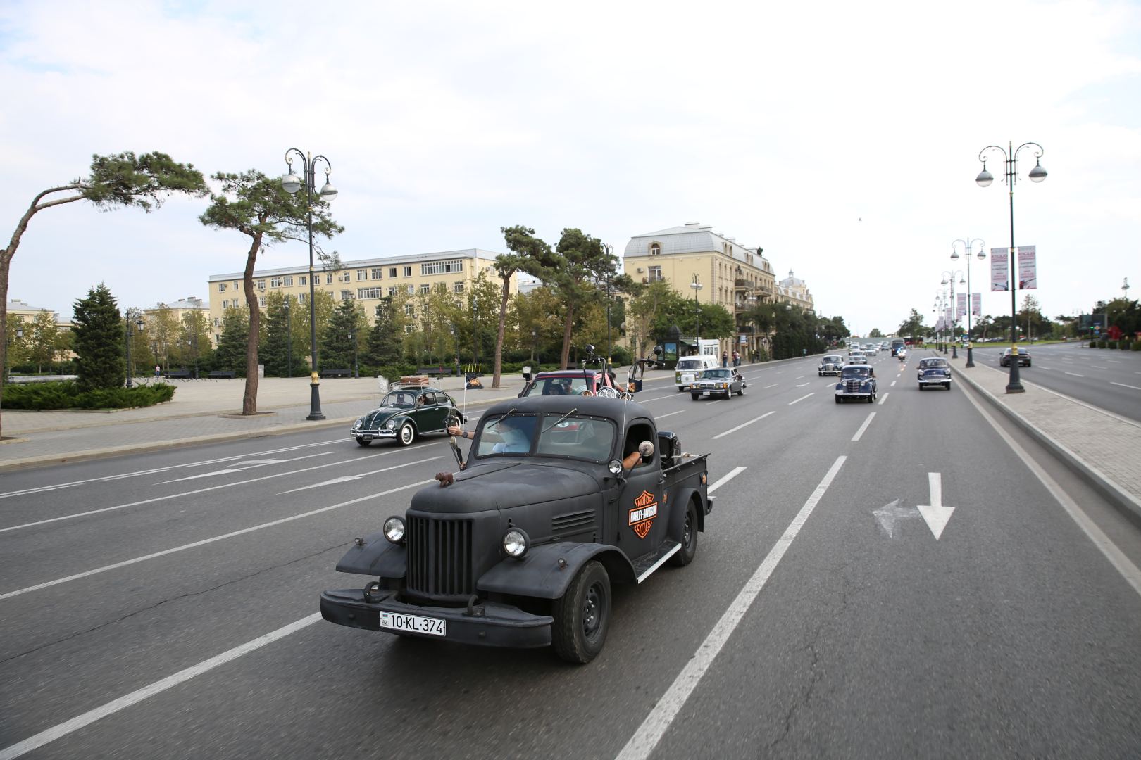 Восторг и восхищение! В Баку прошло грандиозное шествие ретро-автомобилей (ФОТО/ВИДЕО)