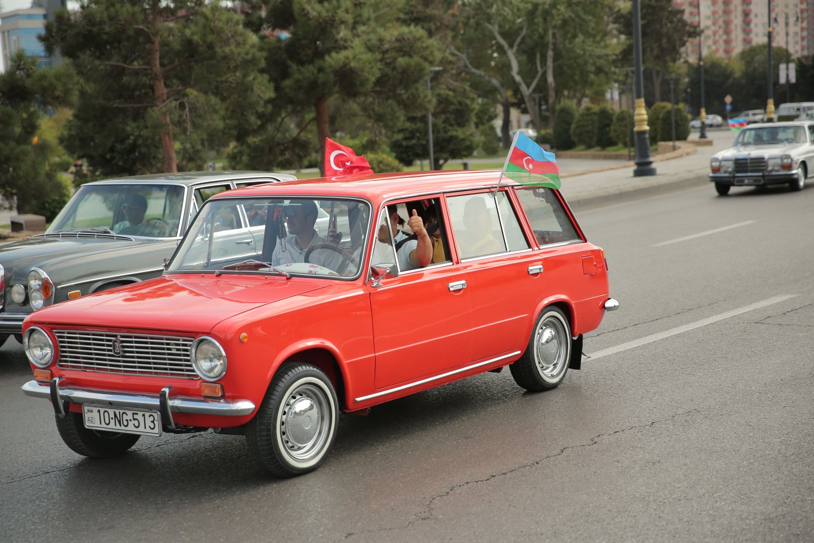 Восторг и восхищение! В Баку прошло грандиозное шествие ретро-автомобилей  (ФОТО/ВИДЕО)