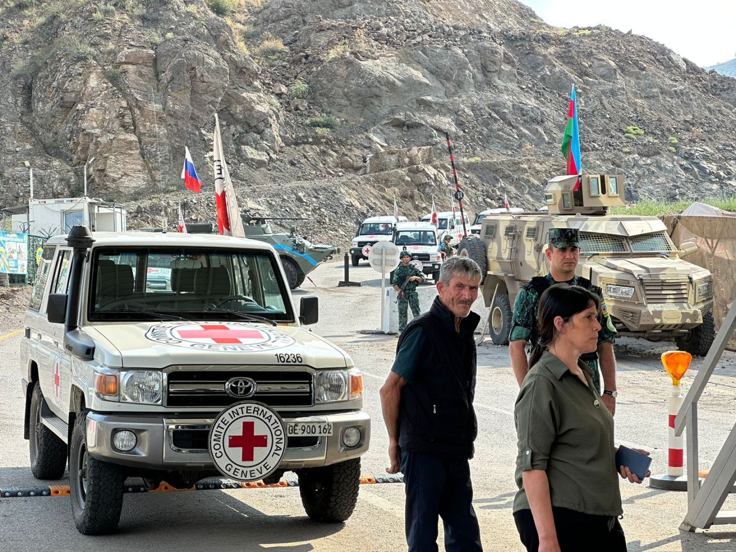 Armenian residents of Azerbaijan’s Karabakh freely cross Lachin border checkpoint (PHOTO)