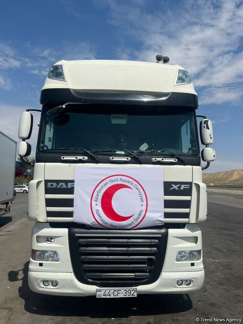 Bakıdan Xankəndiyə yola salınan 40 ton humanitar yardım yoldadır (FOTO/VİDEO)