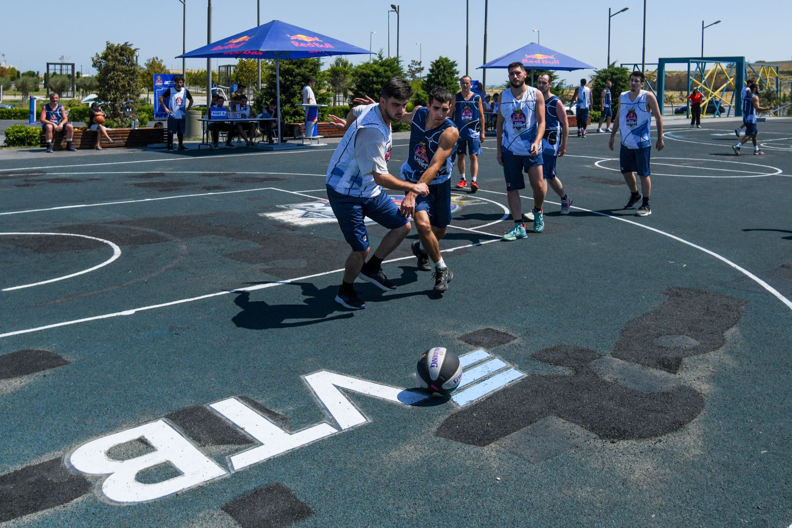 VTB (Azərbaycan) Bakida keçirilən basketbol oyunlarının rəsmi tərəfdaşı olub