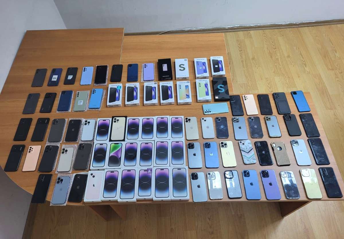 Gömrük nəzarətindən gizlədilən 85 ədəd mobil telefon aşkar edilib (FOTO)