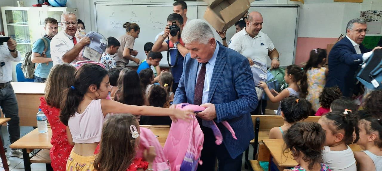 Azerbaijan sends school kits to region of Türkiye affected by earthquake (PHOTO)