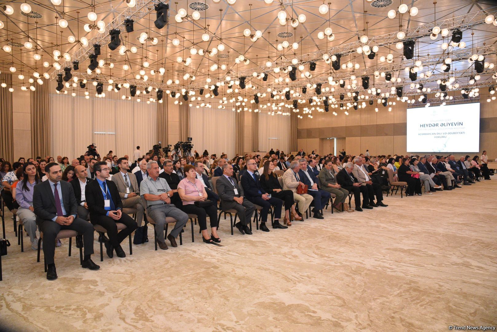 Форум азербайджанского языка и литературы. Какие темы обсуждались во второй день? (ФОТО)