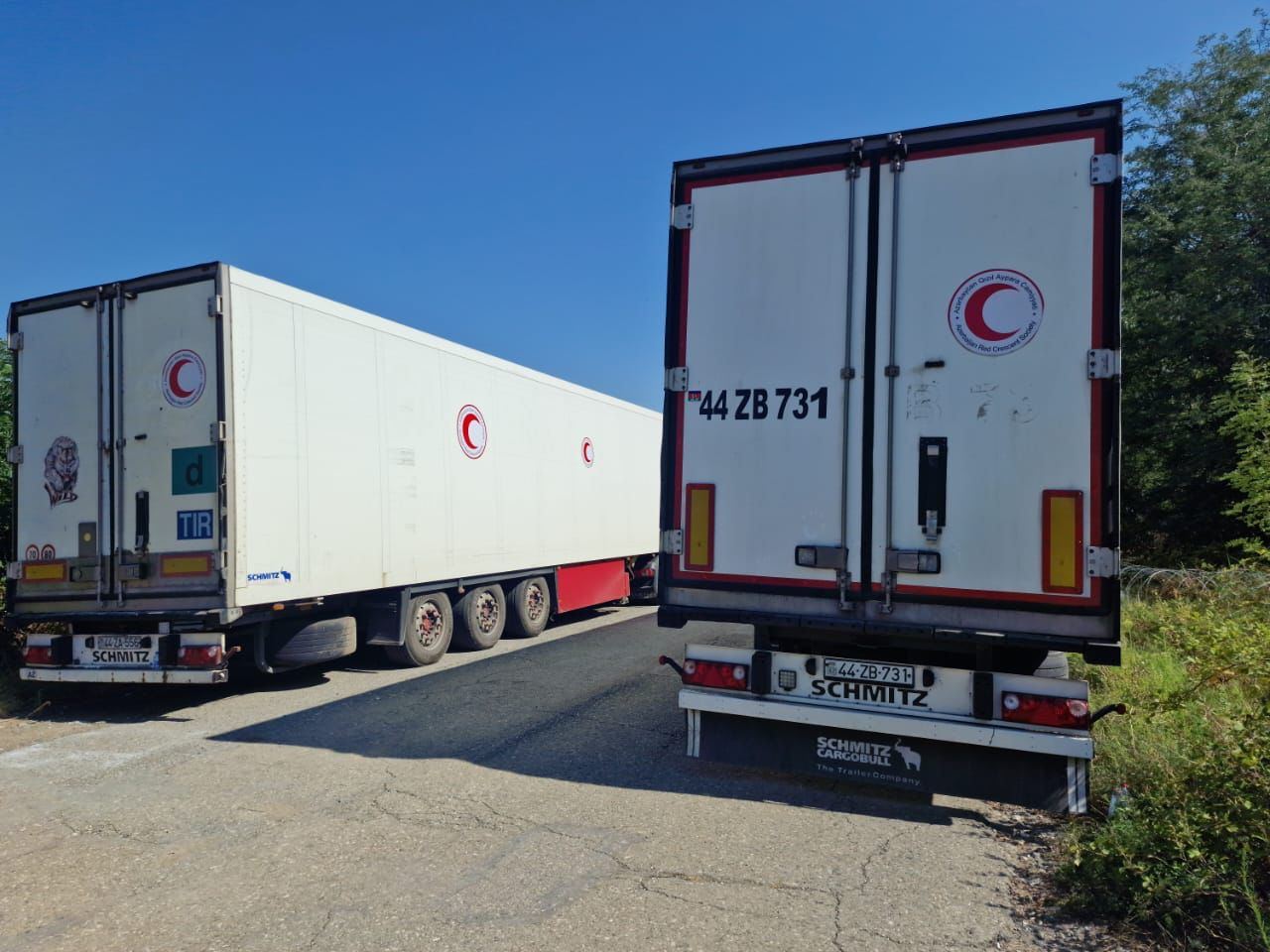 Автоколонна с 40 тоннами муки, отправленная из Баку, уже пятый день ожидает на дороге Агдам-Ханкенди (ФОТО)