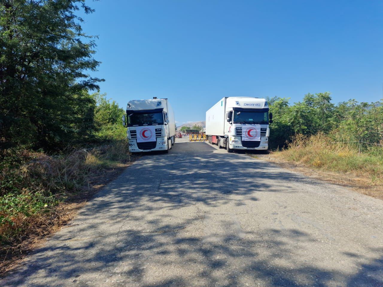 Convoy with 40 tons of flour sent from Baku awaits on Aghdam-Khankendi road for fifth day in a row (PHOTO)