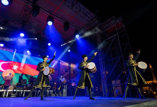 Азербайджанская кухня и музыка покоряют Албанию (ФОТО)