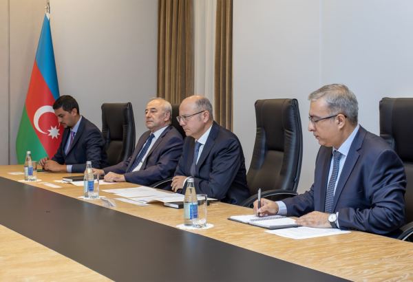 Азербайджан и ICIEC обсудили развития сферы возобновляемых источников энергии (ФОТО)
