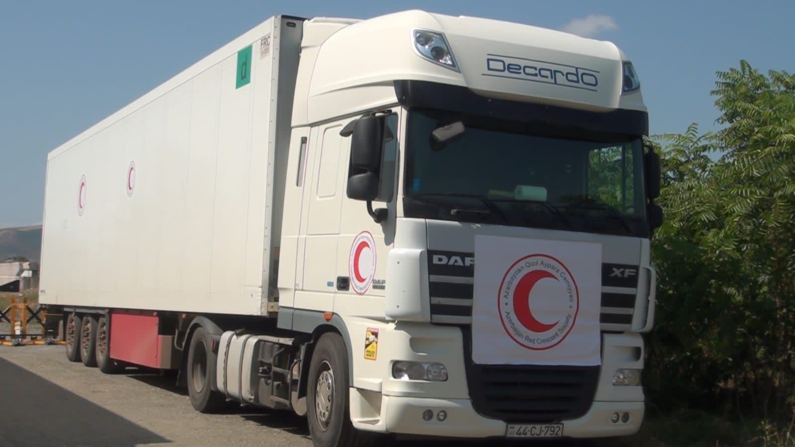 Автоколонна с 40 тоннами муки, отправленная из Баку, уже 8 дней ожидает на дороге Агдам-Ханкенди (ФОТО)