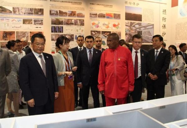Министр культуры Азербайджана принял участие в открытии Международной выставки "Шелковый путь" в Китае (ФОТО)