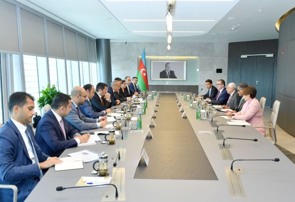 Azerbaijan's Economy Minister meets with CEO of ICIEC (PHOTO)