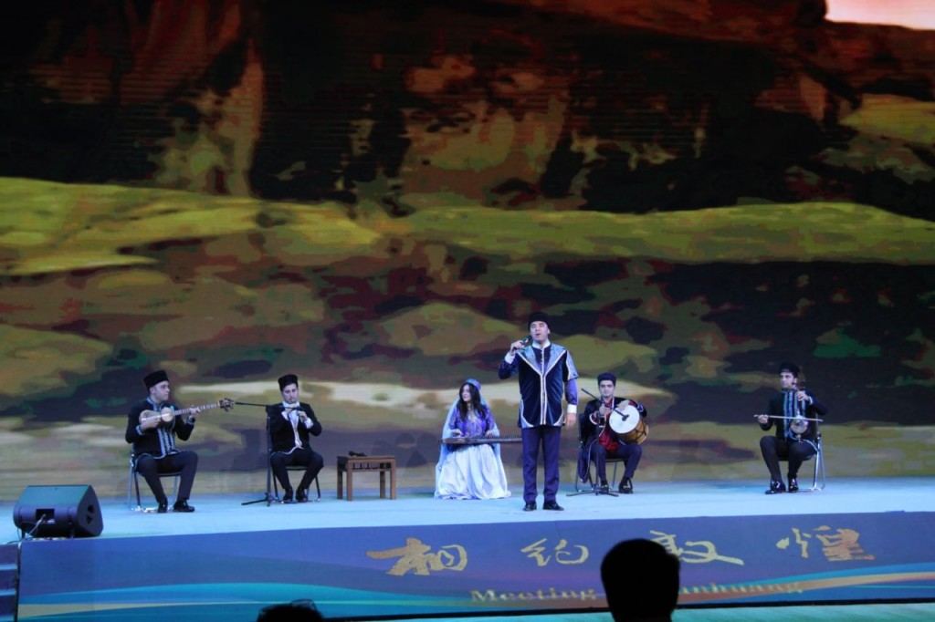 Азербайджанская музыка и танец представлены на концерте Международной культурной выставки "Шелковый путь" в Китае (ФОТО)