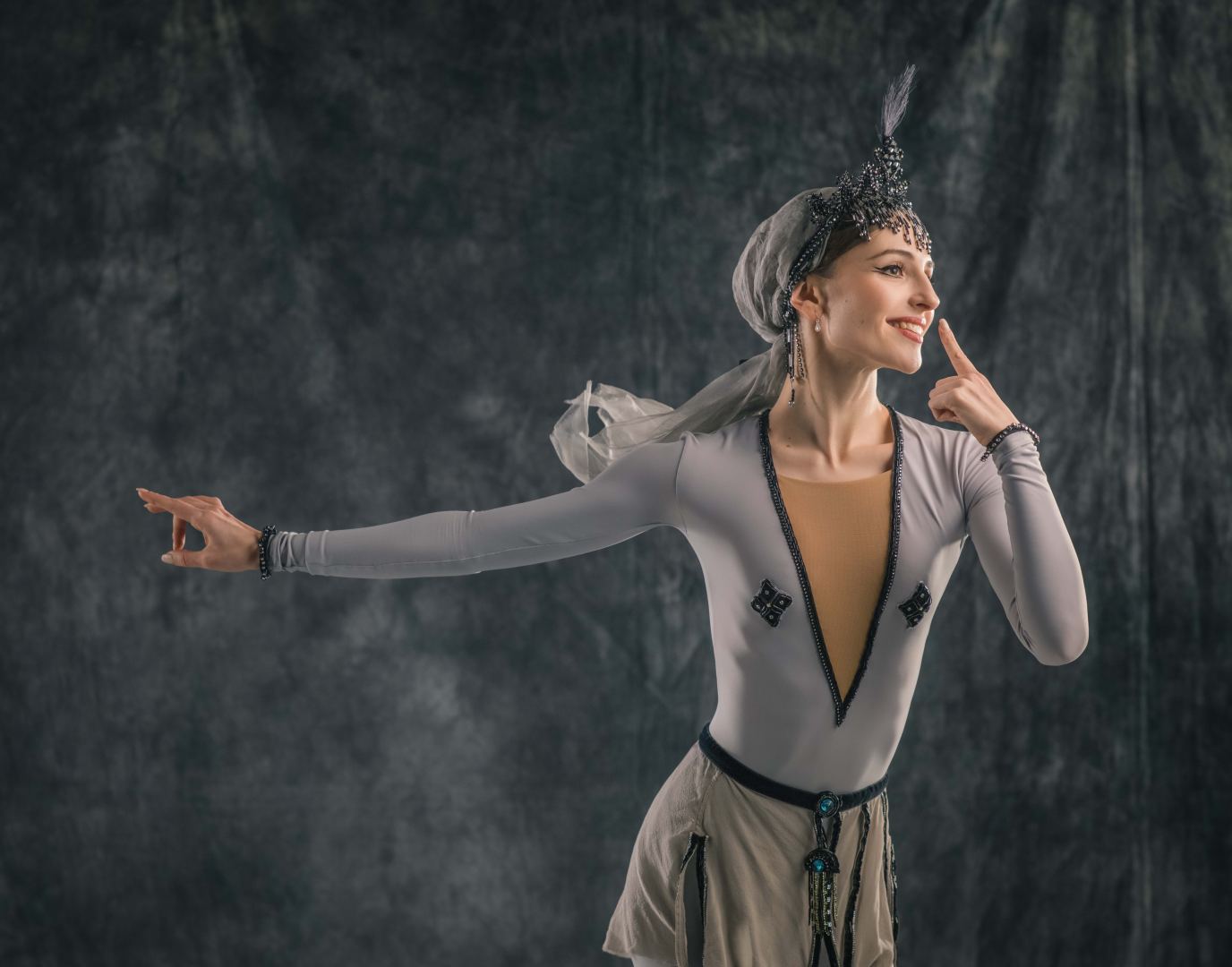 Костюмы, созданные специально для исторической презентации легендарного балета "Легенда о любви" (ФОТО/ВИДЕО)