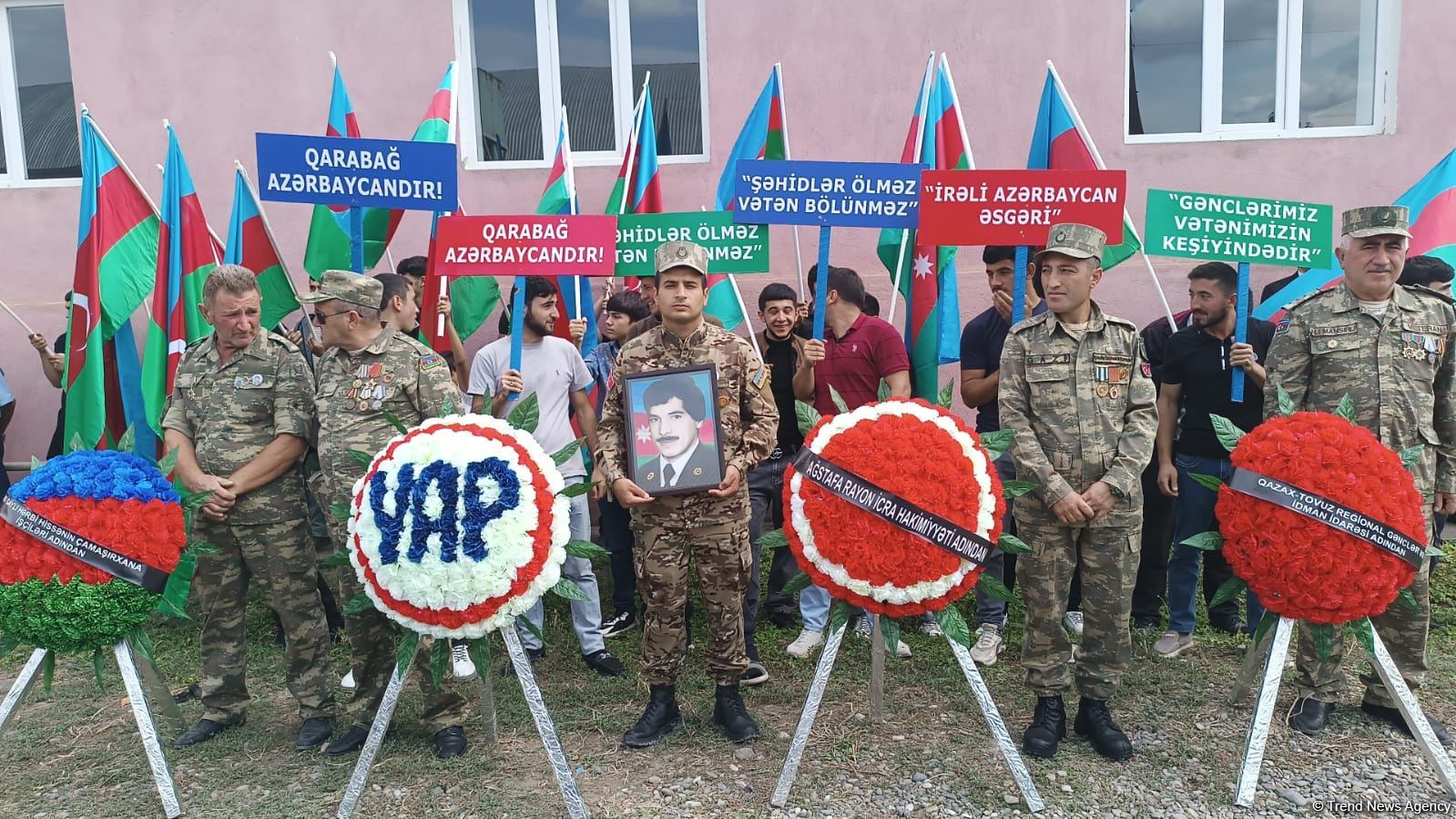 В Агстафе прощаются с шехидом, чьи останки были найдены в массовом захоронении в Физули (ФОТО)