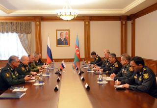 Zakir Həsənov Rusiya sülhməramlılarının yeni komandanını qəbul edib