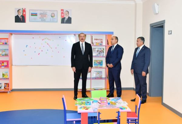 Президент Ильхам Алиев принял участие в открытии нового здания полной средней школы номер 11 города Хырдалан (ФОТО/ВИДЕО)