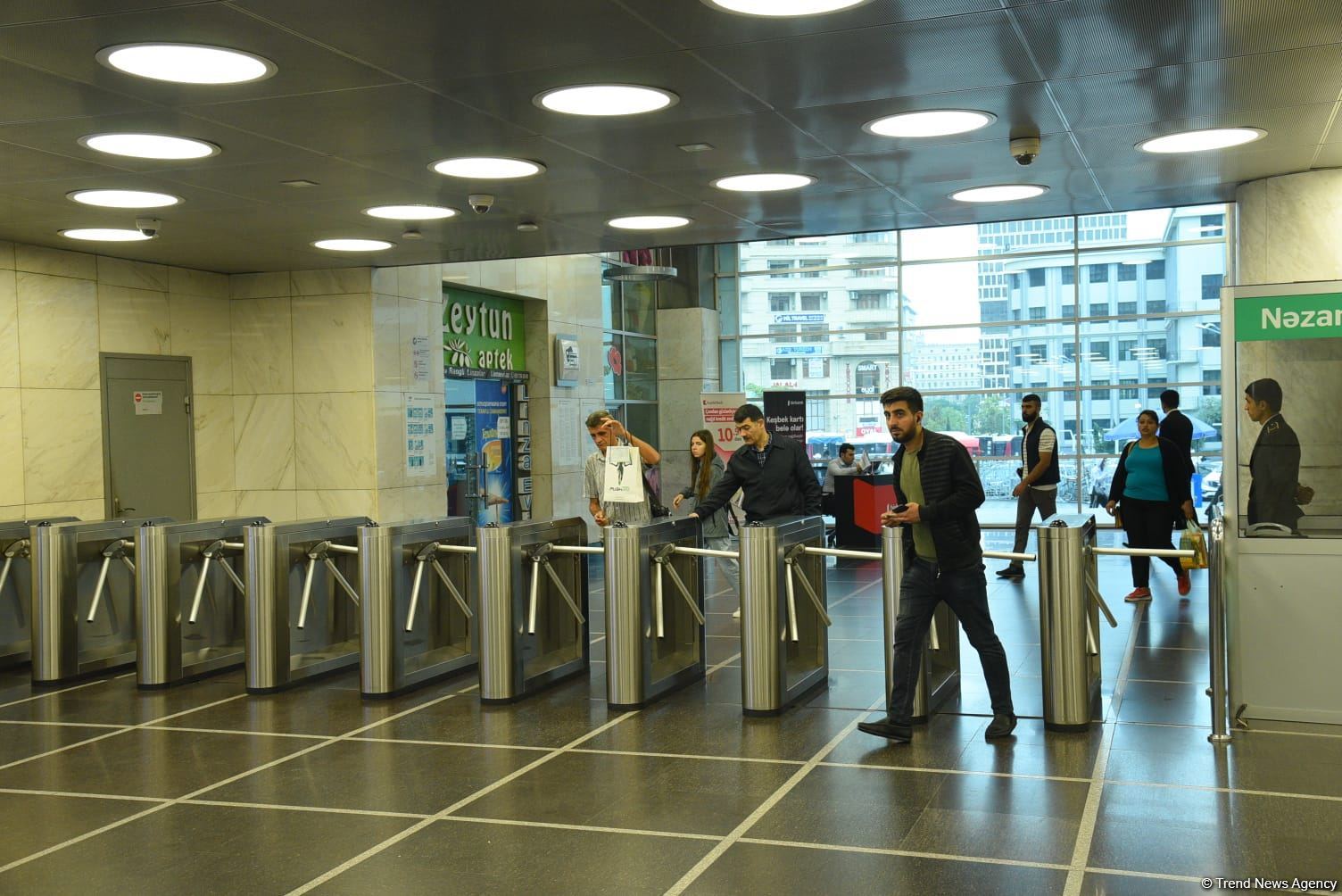 Metro yeni tədris ilinə hazırlaşır (FOTOSESSİYA)