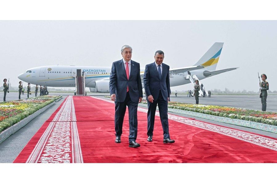 Токаев прибыл в Таджикистан для участия во встрече лидеров стран ЦА