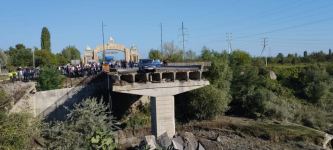 Два человека спасены после обрушения моста в Хачмазе (ФОТО)