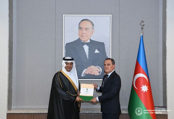 Посол Саудовской Аравии вручил копии верительных грамот главе МИД Азербайджана