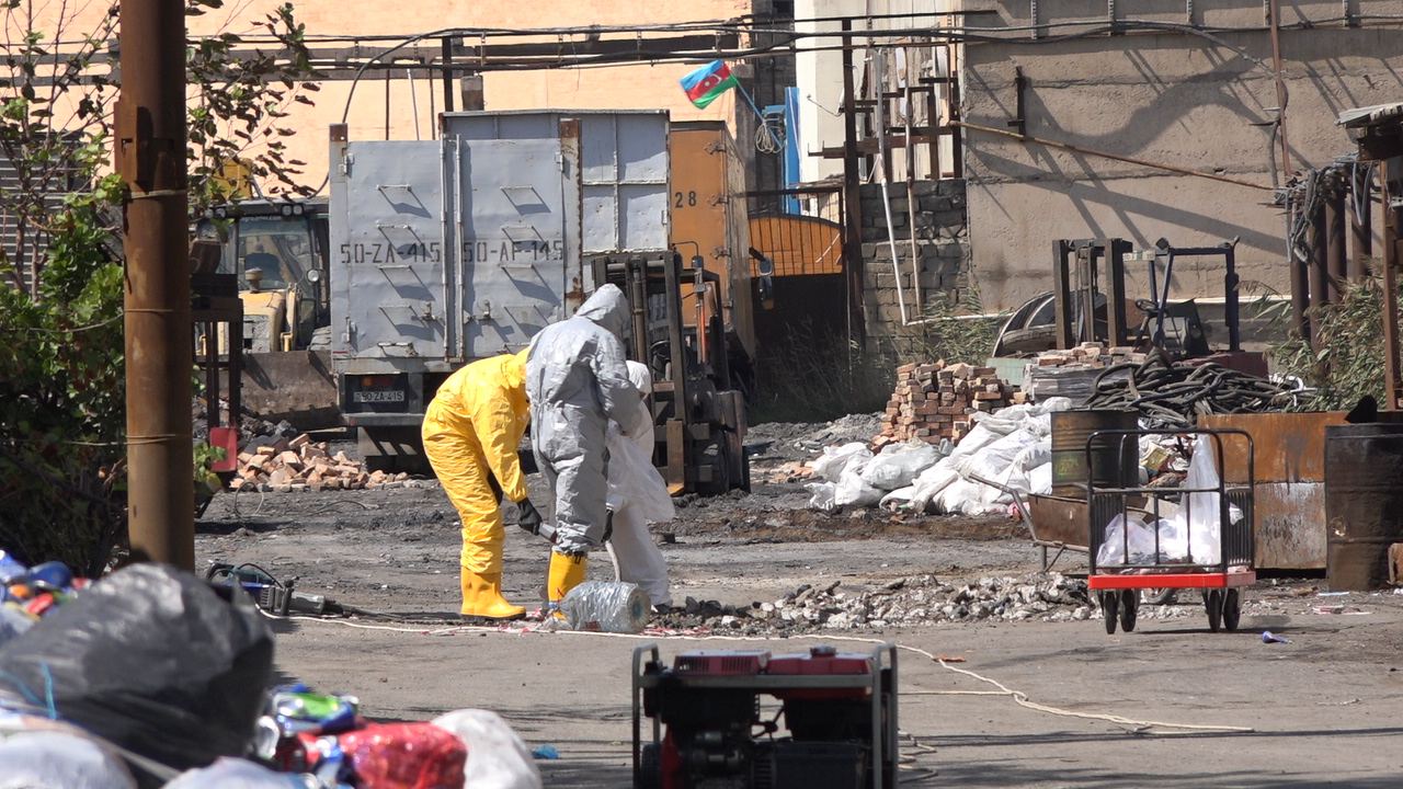 Sumqayıtda aşkarlanan radioaktiv maddə xüsusi kombinata aparıldı (FOTO/VİDEO)