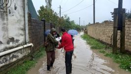 С затопленных из-за ливней территорий в Астаре и Лянкяране эвакуированы 27 человек  (ФОТО)
