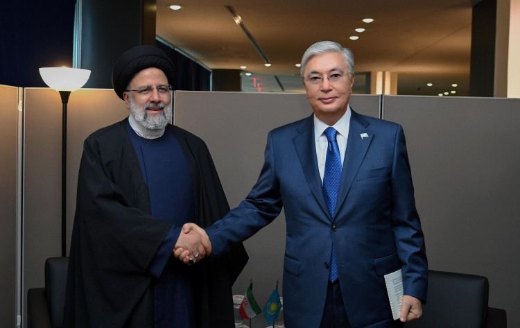 Токаев подчеркнул важность строительства казахстанского торгового терминала в иранском порту