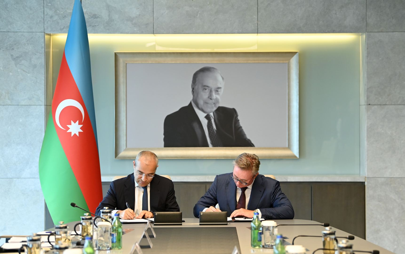 Azerbaijan signs Memorandums of Understanding with Singapore-based Trafigura Pte Ltd (PHOTO)