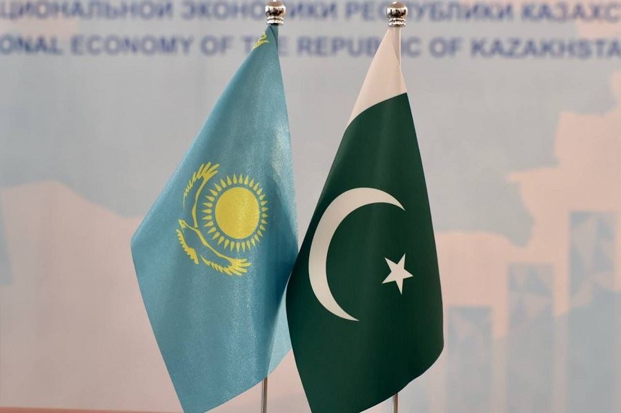 Pakistan eager to develop railway communication with Kazakhstan