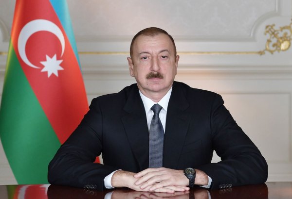 Президент Ильхам Алиев поздравил эмира Катара