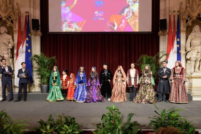 Азербайджанские национальные костюмы представлены в Вене (ФОТО)