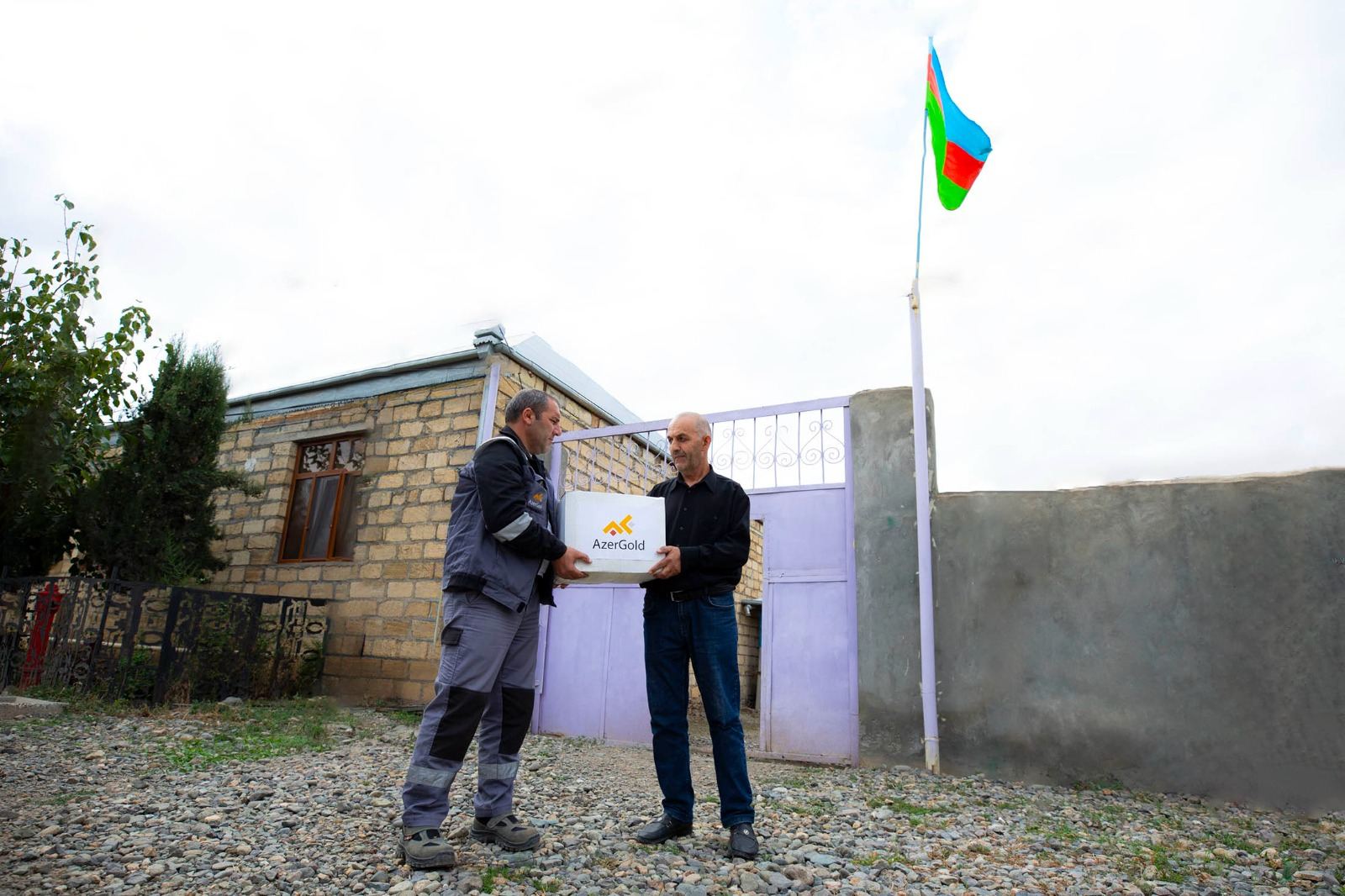 Сотрудники ЗАО «AzerGold» навестили семьи шехидов в Дашкесанском районе (ФОТО)