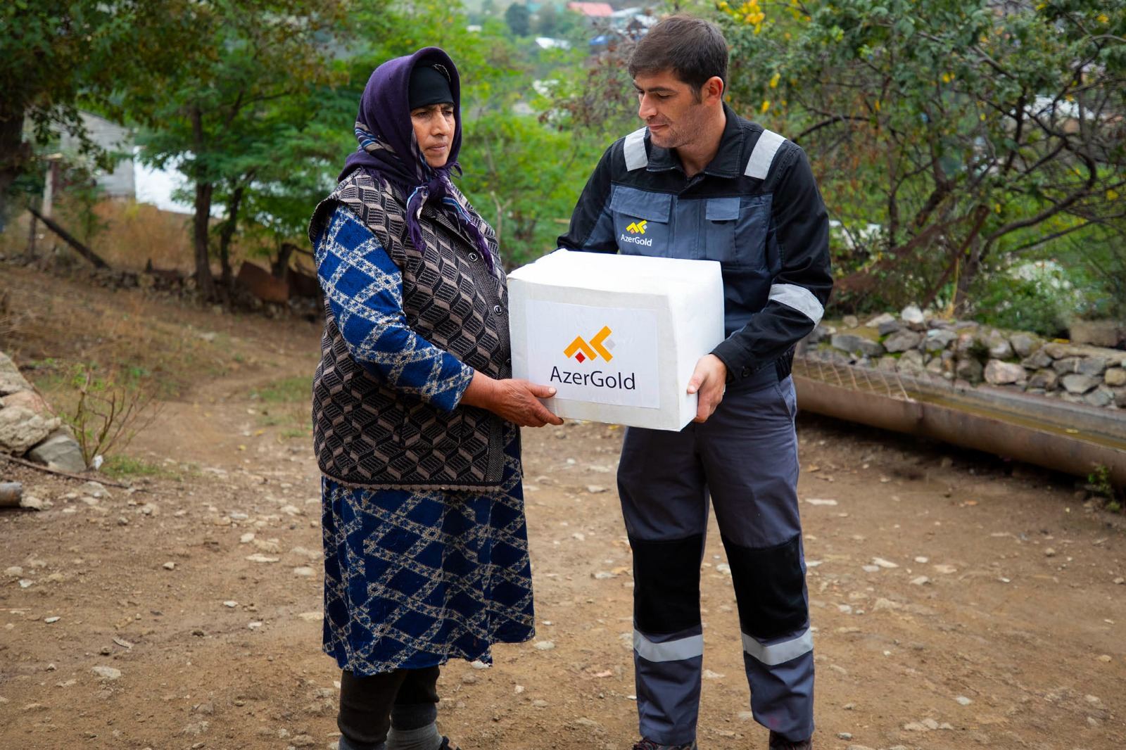 Сотрудники ЗАО «AzerGold» навестили семьи шехидов в Дашкесанском районе (ФОТО)
