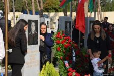 Azerbaijani people honor memory of second Karabakh war Martyrs (PHOTO)