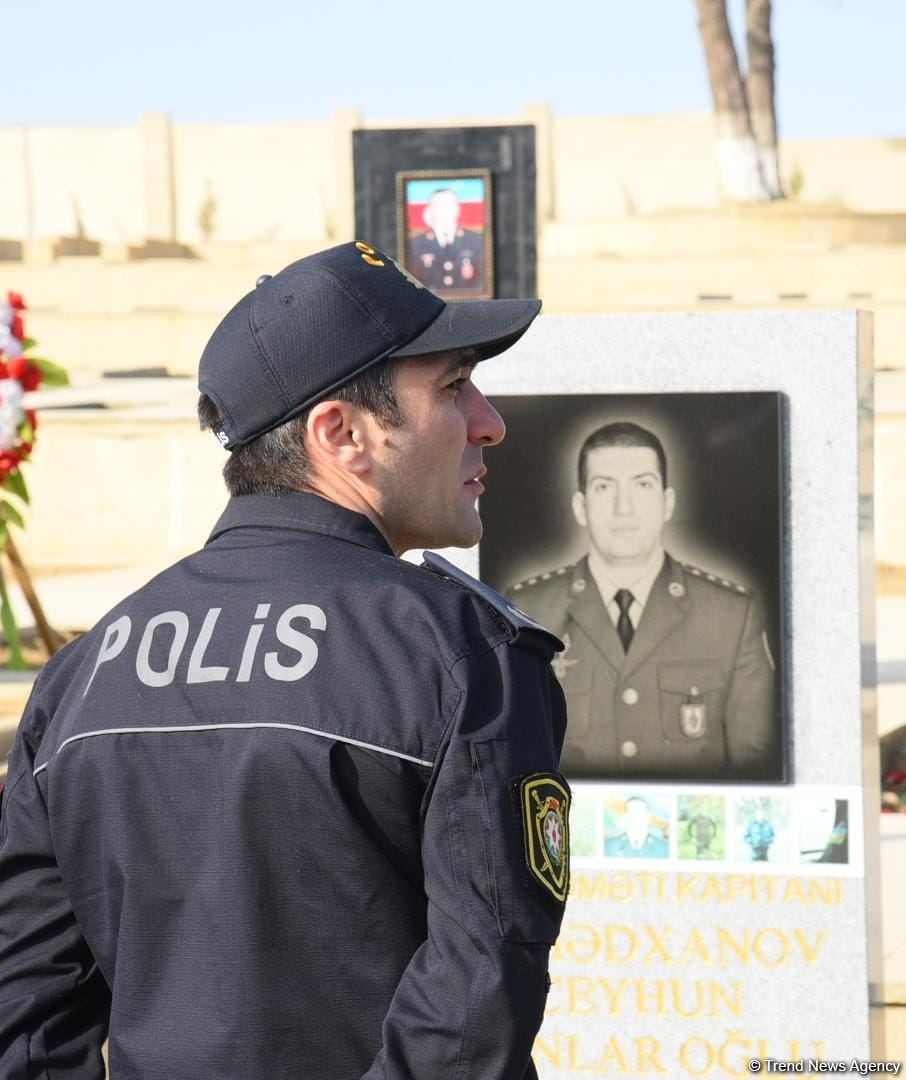 Azerbaijani people honor memory of second Karabakh war Martyrs (PHOTO)
