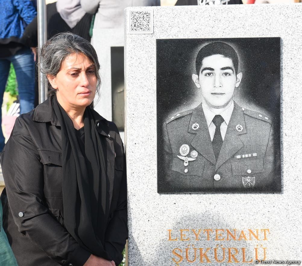 Azerbaijani people honor memory of second Karabakh war Martyrs (PHOTO)