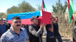 Останки пропавшего без вести 30 лет назад в Физули азербайджанского военнослужащего доставили в Сальян (ФОТО/ВИДЕО)