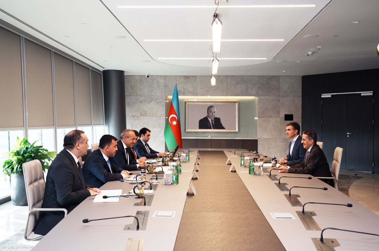 Azerbaijan, ACWA Power assess potential for broader green energy co-op