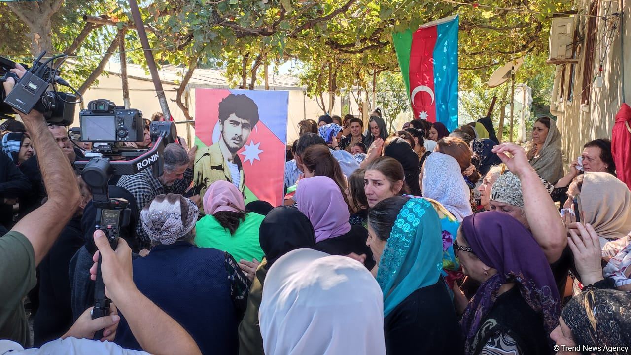 Останки пропавшего без вести 30 лет назад азербайджанского военнослужащего похоронили в Сальяне (ФОТО/ВИДЕО)