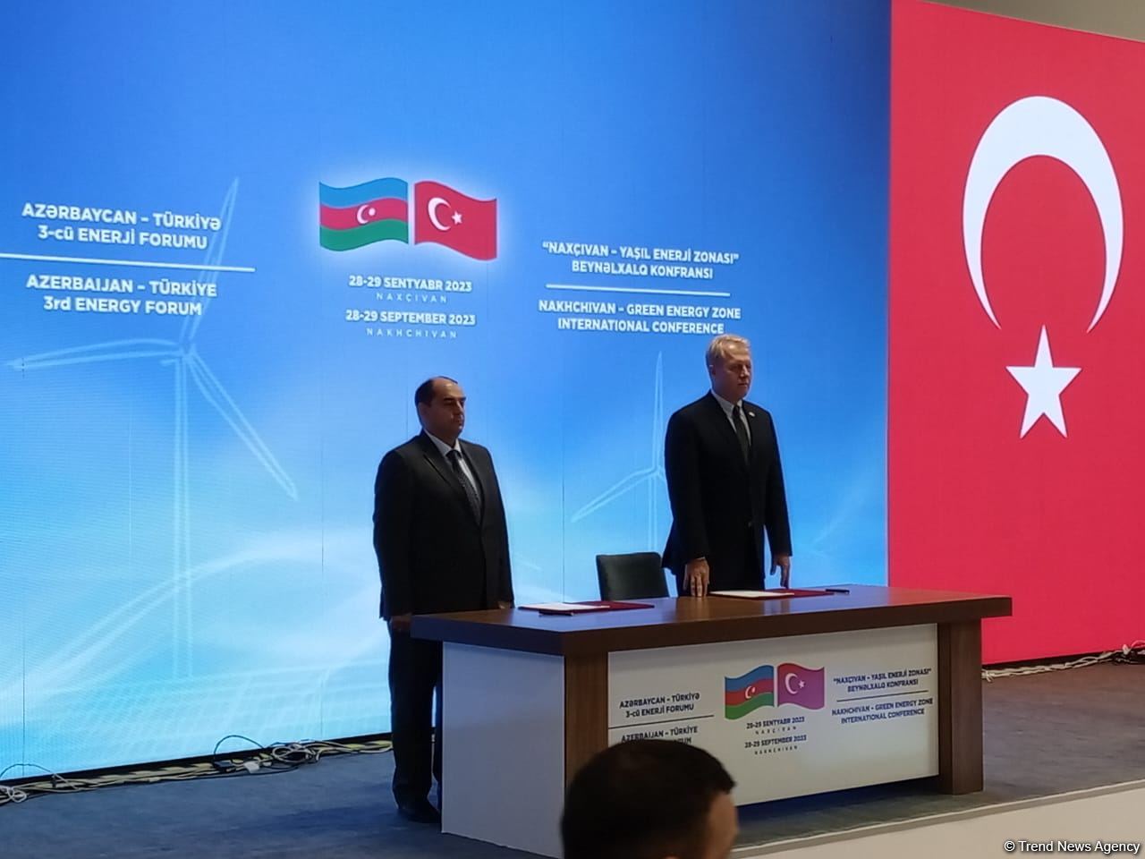 Azerbaijani SAARES, ACWA Power sign roadmap for development of wind energy project (PHOTO)