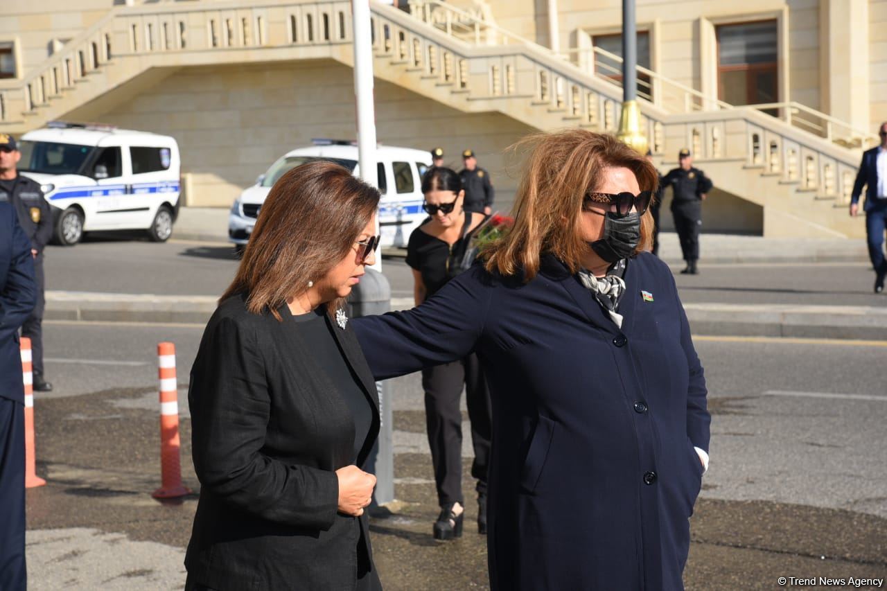 Qənirə Paşayeva ilə vida mərasimi başa çatıb (FOTO/VİDEO) (YENİLƏNİB)