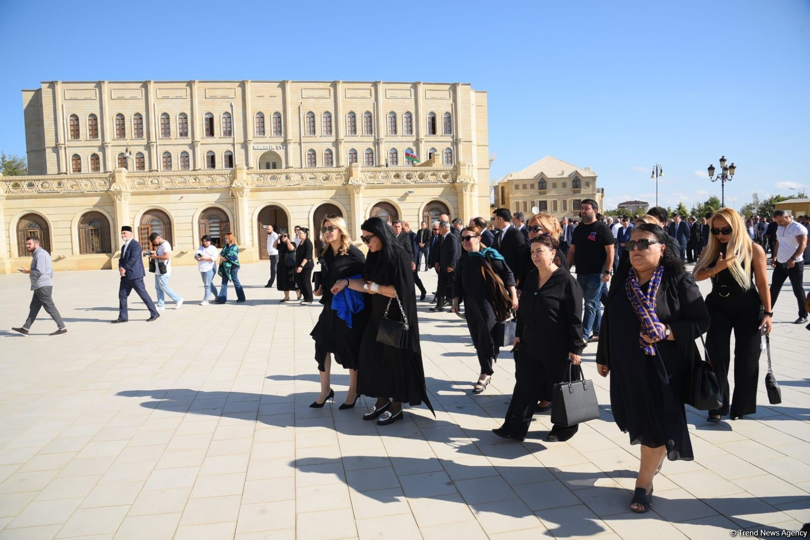 Qənirə Paşayeva ilə vida mərasimi başa çatıb (FOTO/VİDEO) (YENİLƏNİB)