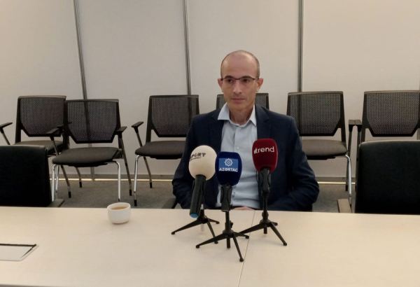 Yuval Noah Harari in Baku talks about possibilities of AI