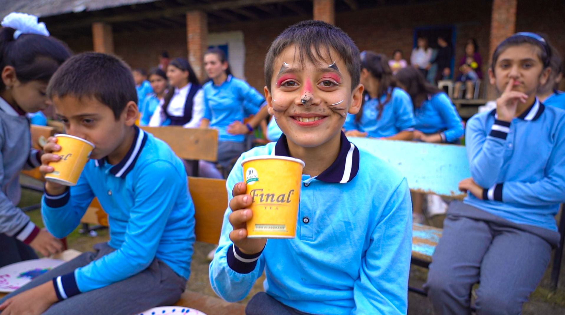 “Final” çay markası ucqar kəndin şagirdlərini sevindirib (FOTO)